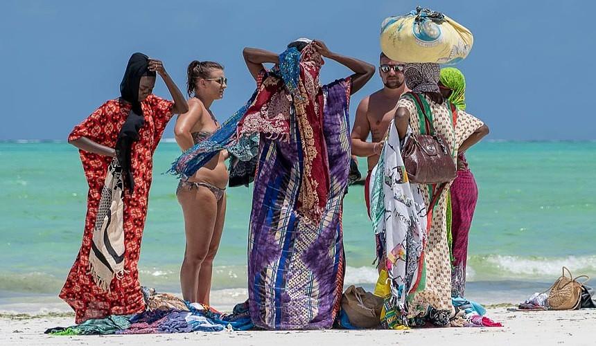 Туристам на Занзибаре запретили показывать пупки вне пляжей