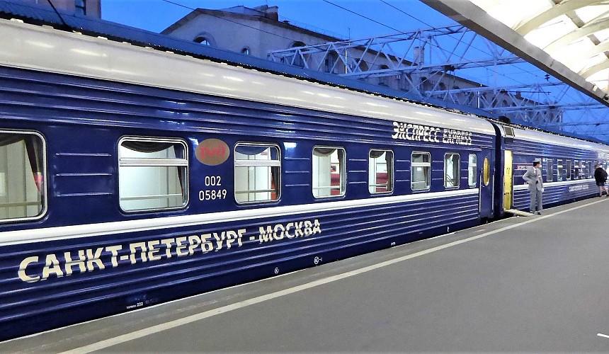 Туристы на майские раскупают билеты на поезда из Москвы в Петербург