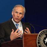 Губернатор Техаса призвал положить конец ношению масок