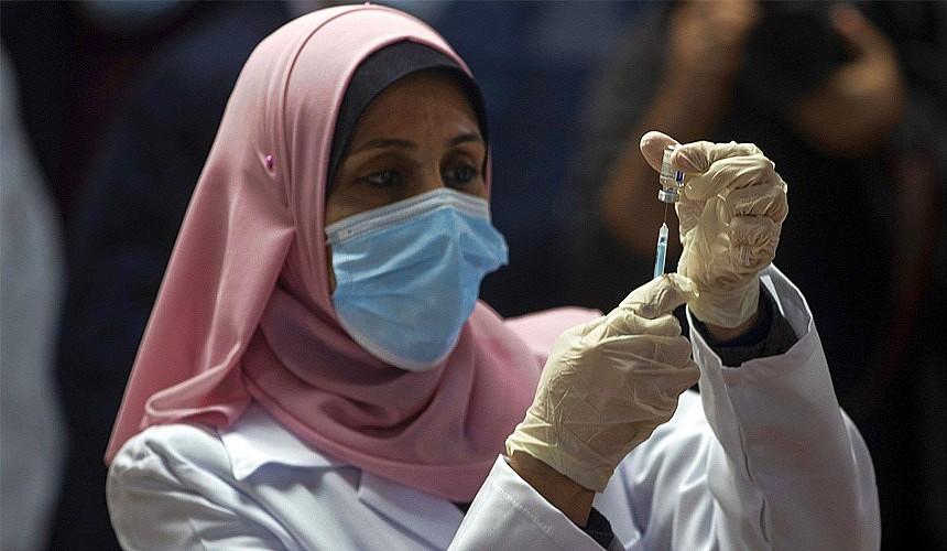 В Шарм-эль-Шейхе массово вакцинируют персонал отелей