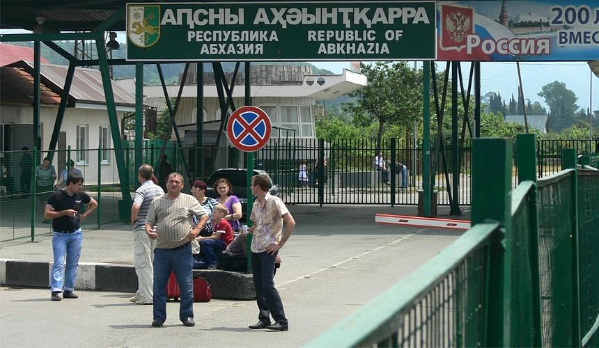 Роспотребнадзор: при возвращении из Абхазии нужно сдавать ПЦР-тест