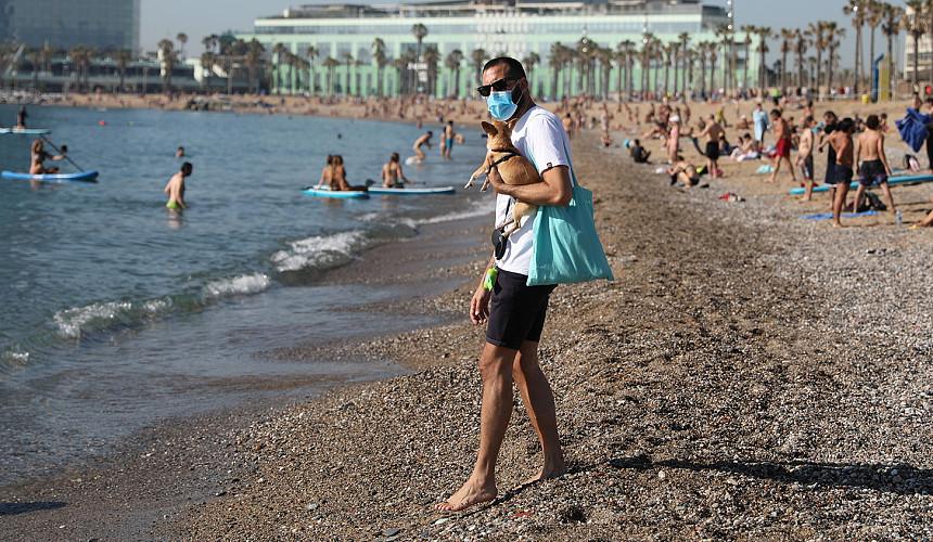Туристов в Испании будут штрафовать за отсутствие масок даже на пляжах