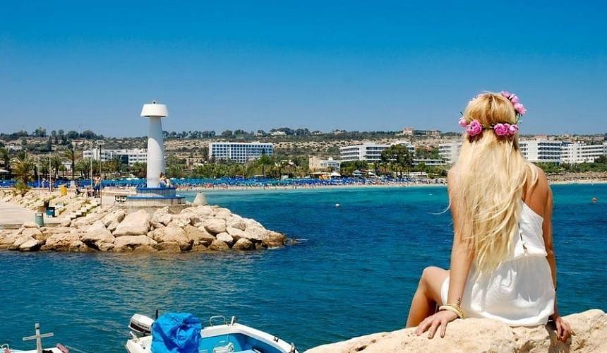 Власти Кипра разъяснили условия въезда российских туристов