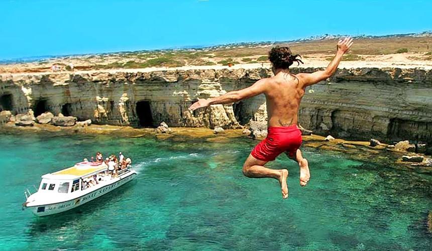 На Кипре снова снимается ряд ковидных ограничений для туристов