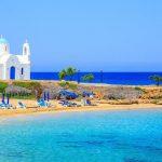 Более 30 отелей Кипра заполнено туристами из России