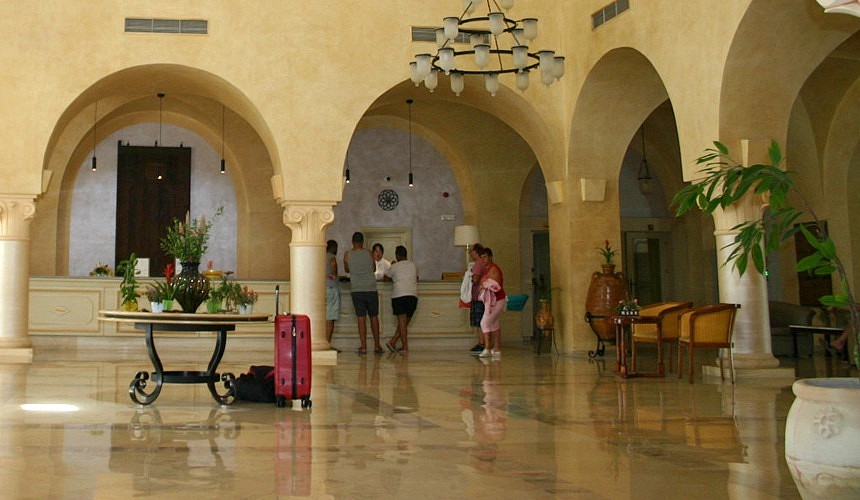 Туристке отказали в заселении в забронированный отель в Тунисе