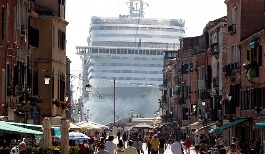 Costa Cruises MSC Crociere уводят лайнеры из Венеции