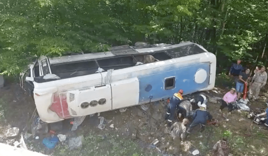 Два человека погибли в ДТП с туристическим автобусом в Краснодарском крае