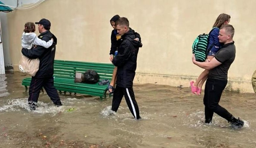 В Краснодарском крае эвакуировали сотни детей из оздоровительных лагерей
