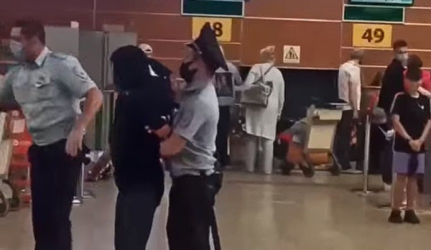В аэропорту Шереметьево задержали женщину, устроившую погром у стоек регистрации